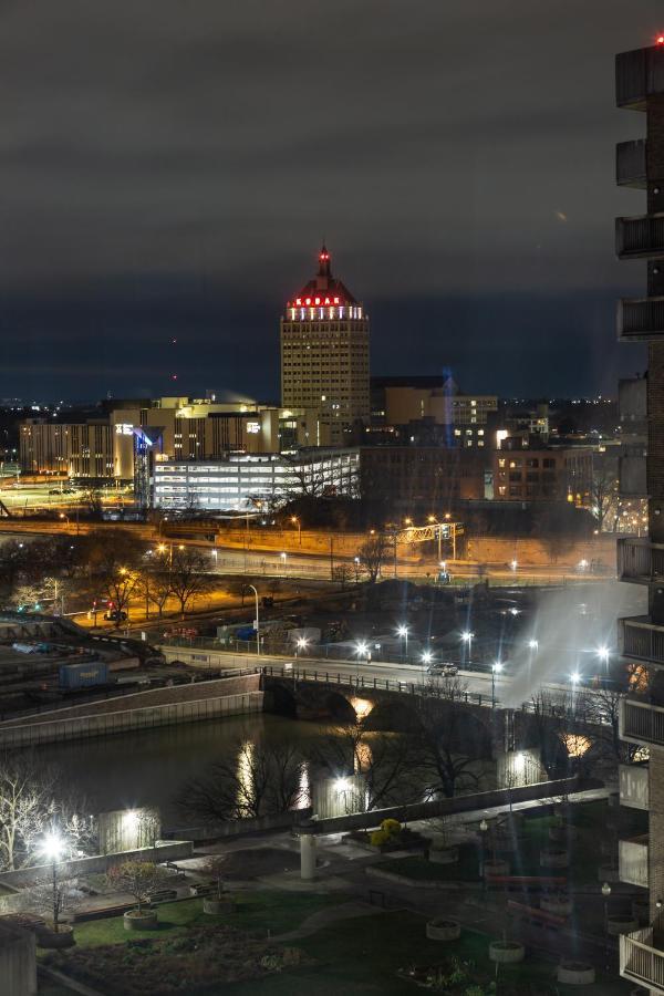 شقة King Bed W/ Panoramic Views Of Dt! روتشستر المظهر الخارجي الصورة